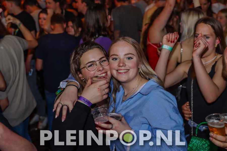 Publiek    Bezoekers (200)